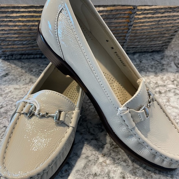 SAS Metro Bone Patent Leather Loafers with Horsebit Detail - Picture 4 of 7